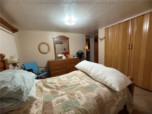 1105 Benamati Avenue, Nitro, WV 25143