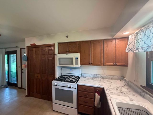442 31st Avenue, East Moline, IL 61244