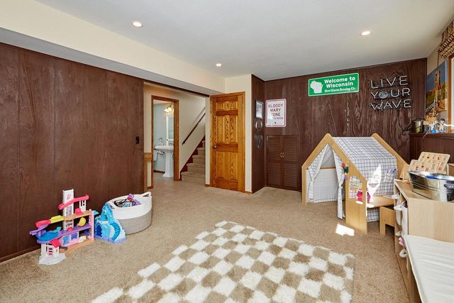 W278S8705 Lookout LANE, Mukwonago, WI 53149