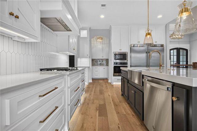 12501 W 169th Street, Overland Park, KS 66221