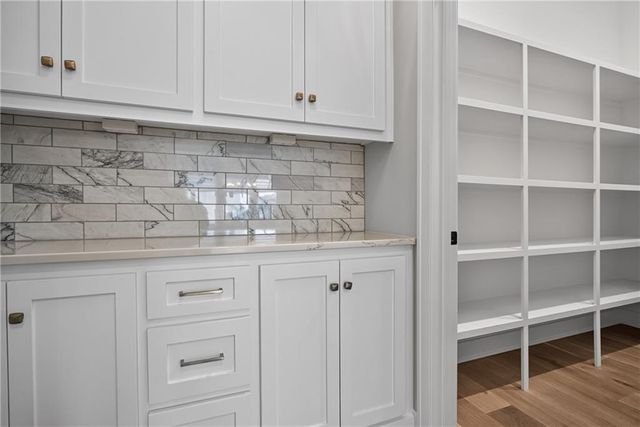 12501 W 169th Street, Overland Park, KS 66221