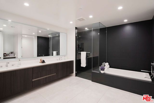 724 N Croft Avenue 108, Los Angeles, CA 90069