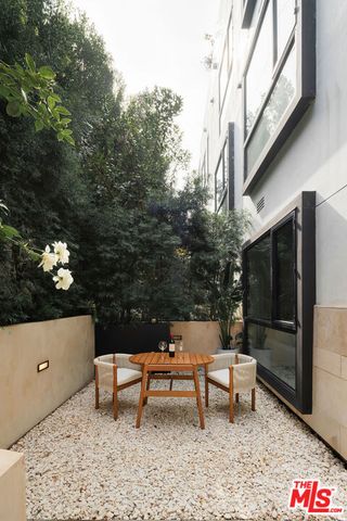 724 N Croft Avenue 108, Los Angeles, CA 90069