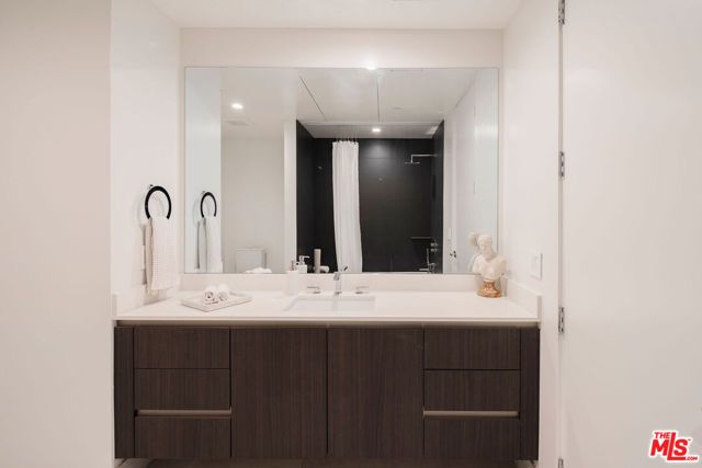 724 N Croft Avenue 108, Los Angeles, CA 90069