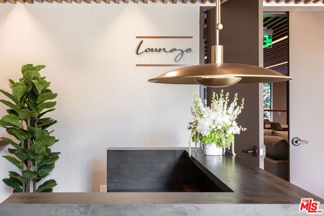724 N Croft Avenue 108, Los Angeles, CA 90069