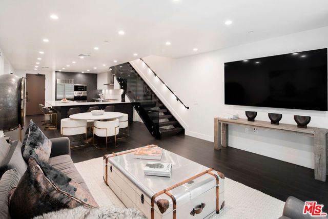 724 N Croft Avenue 108, Los Angeles, CA 90069