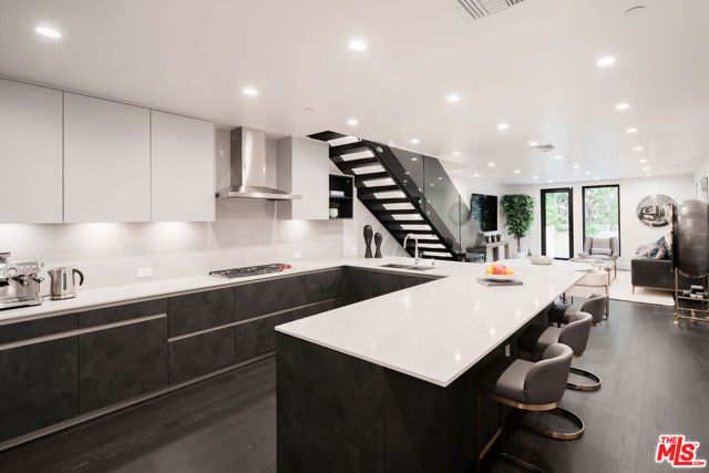 724 N Croft Avenue 108, Los Angeles, CA 90069