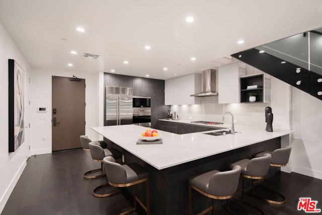 724 N Croft Avenue 108, Los Angeles, CA 90069