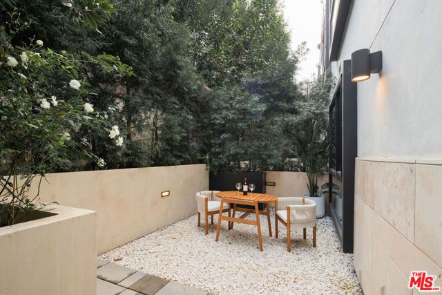 724 N Croft Avenue 108, Los Angeles, CA 90069