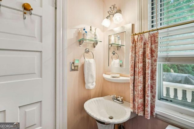 36 Delta Place NE, Atlanta, GA 30307