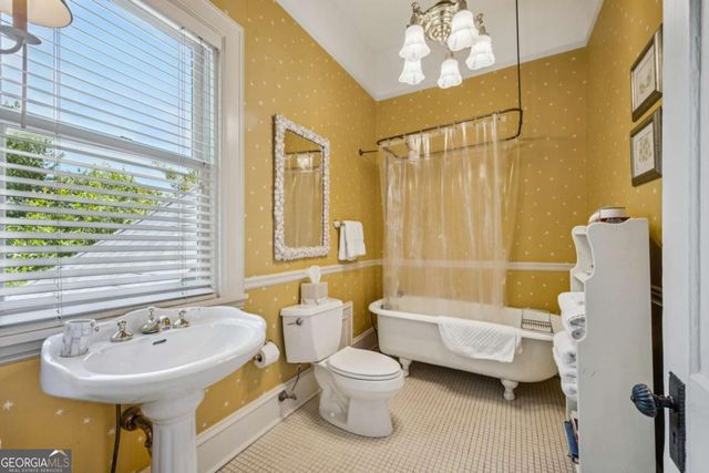 36 Delta Place NE, Atlanta, GA 30307