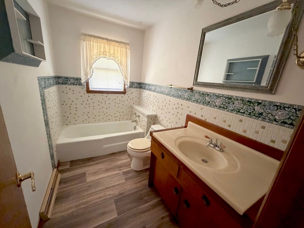 Image 12 of property listing at 3580 Odin Road, Odin, IL 62870