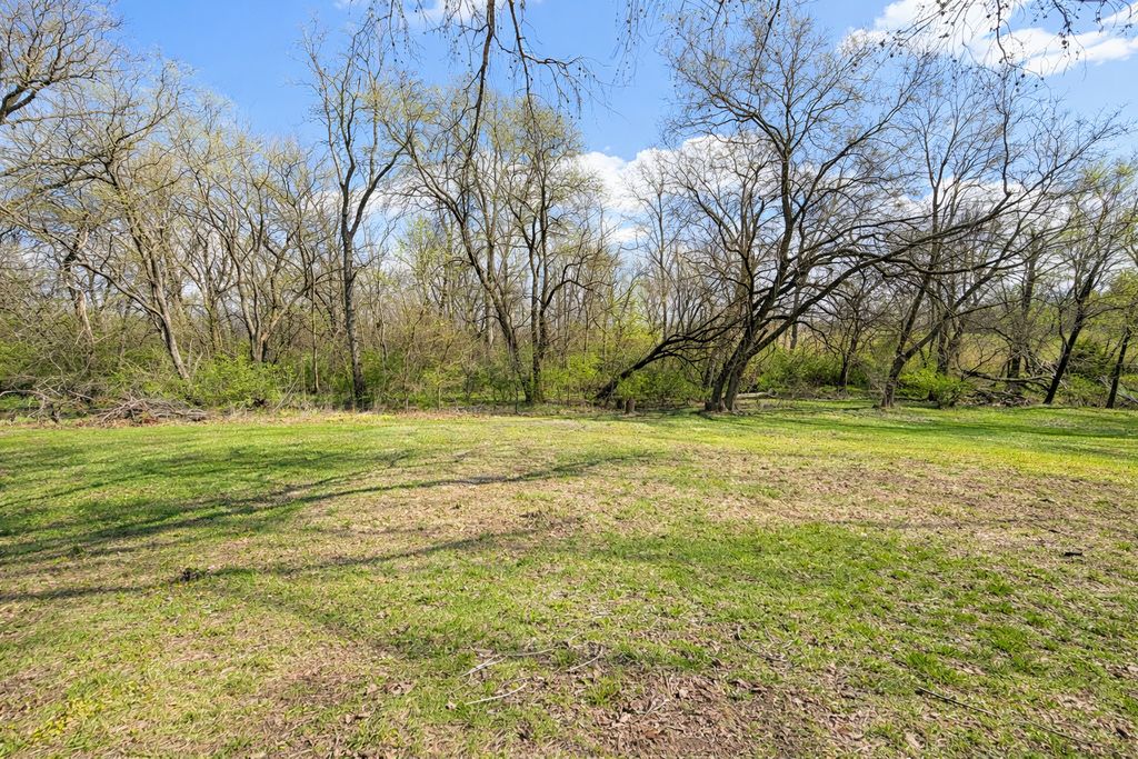 Image 4 of property listing at 3580 Odin Road, Odin, IL 62870