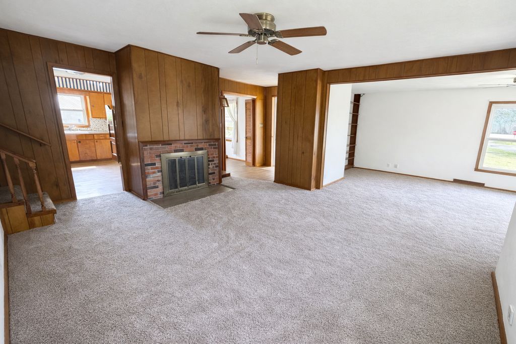 Image 5 of property listing at 3580 Odin Road, Odin, IL 62870