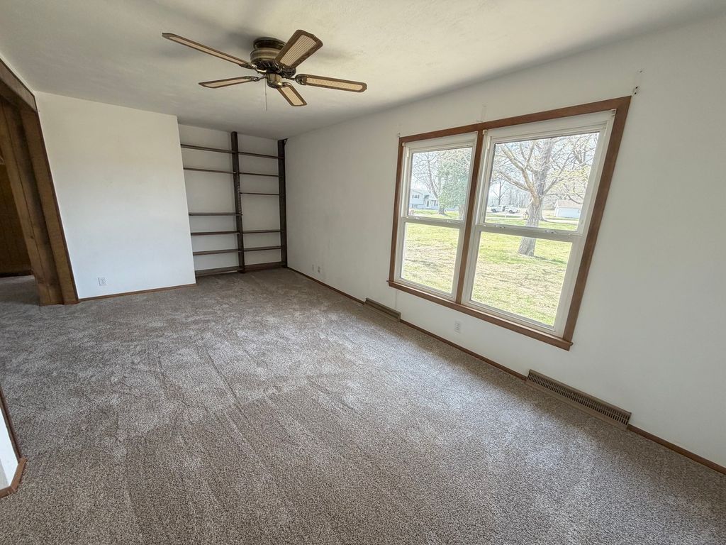 Image 8 of property listing at 3580 Odin Road, Odin, IL 62870