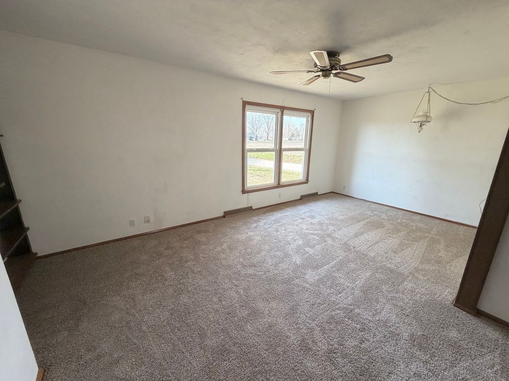 Image 9 of property listing at 3580 Odin Road, Odin, IL 62870