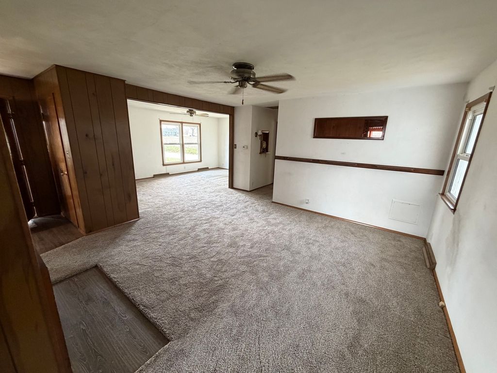 Image 10 of property listing at 3580 Odin Road, Odin, IL 62870