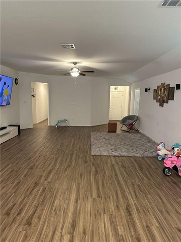 202 Coventry DR, Hutto, TX 78634