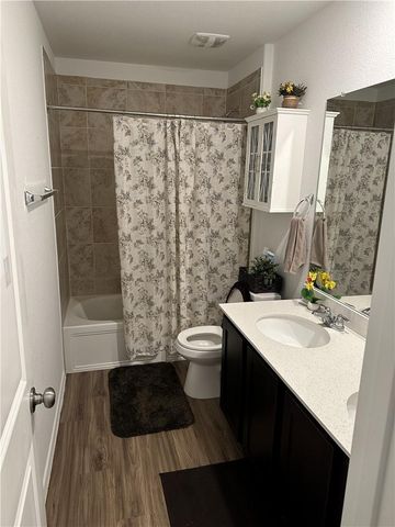 202 Coventry DR, Hutto, TX 78634