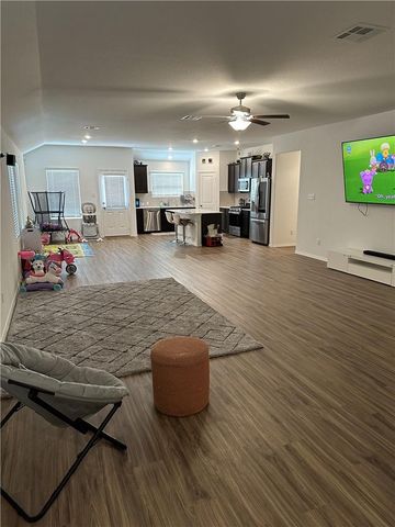 202 Coventry DR, Hutto, TX 78634