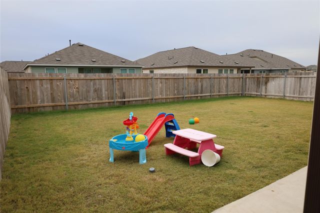 202 Coventry DR, Hutto, TX 78634