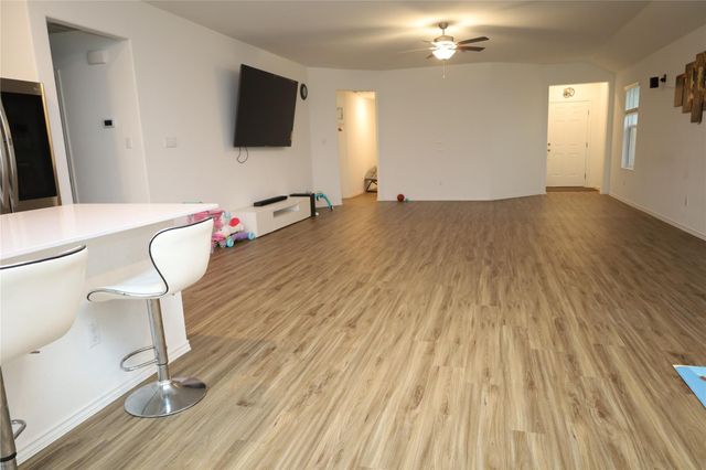 202 Coventry DR, Hutto, TX 78634