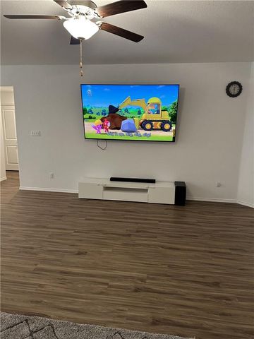 202 Coventry DR, Hutto, TX 78634