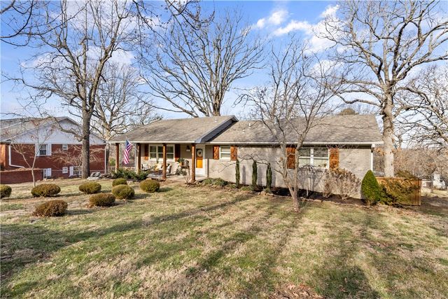 1617 W Shadowridge Drive, Fayetteville, AR 72701