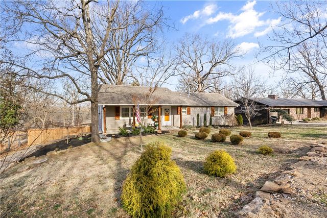 1617 W Shadowridge Drive, Fayetteville, AR 72701