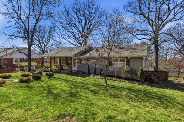 1617 W Shadowridge Drive, Fayetteville, AR 72701