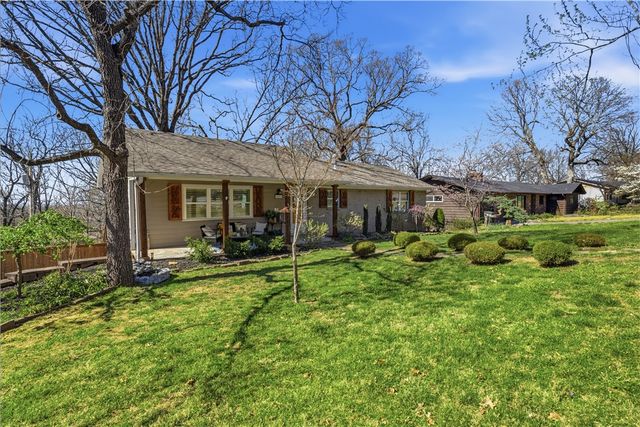 1617 W Shadowridge Drive, Fayetteville, AR 72701