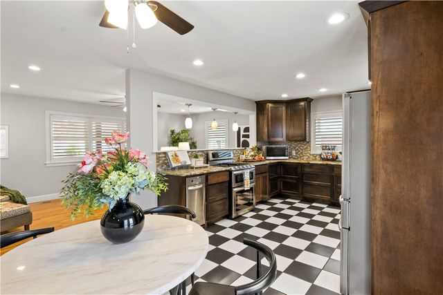 1617 W Shadowridge Drive, Fayetteville, AR 72701