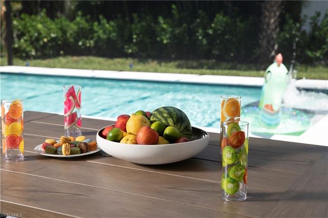 823 96th AVE N, Naples, FL 34108