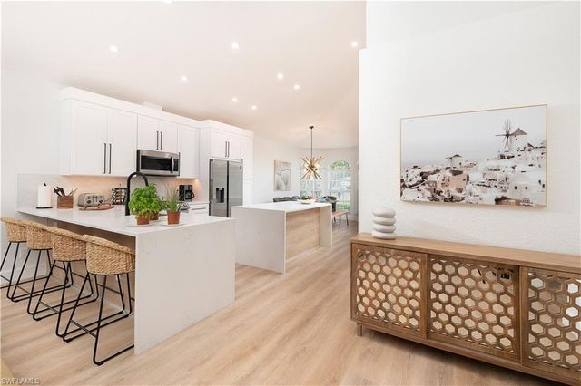 823 96th AVE N, Naples, FL 34108