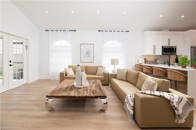 823 96th AVE N, Naples, FL 34108