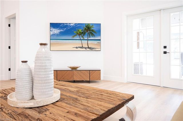 823 96th AVE N, Naples, FL 34108