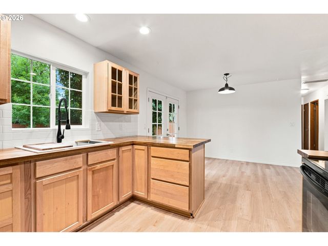 11395 Sw 13TH St, Beaverton, OR 97005