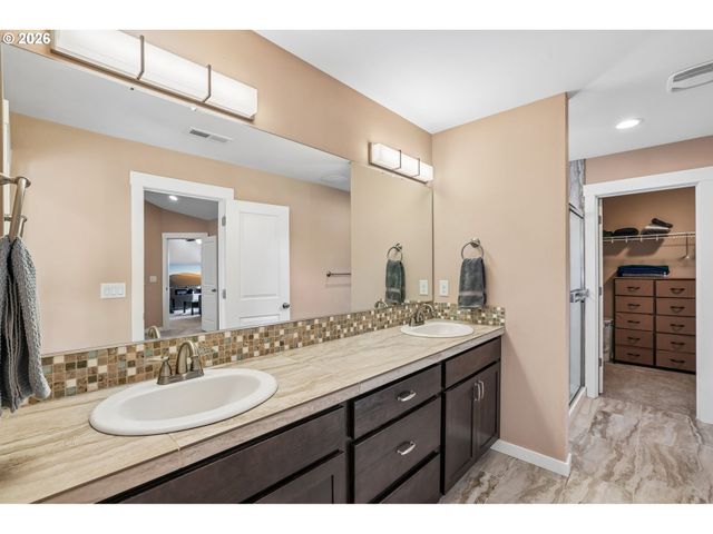 7631 Ne 61ST Way, Vancouver, WA 98662