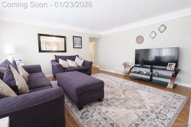 19405 Rock Street, Roseville, MI 48066