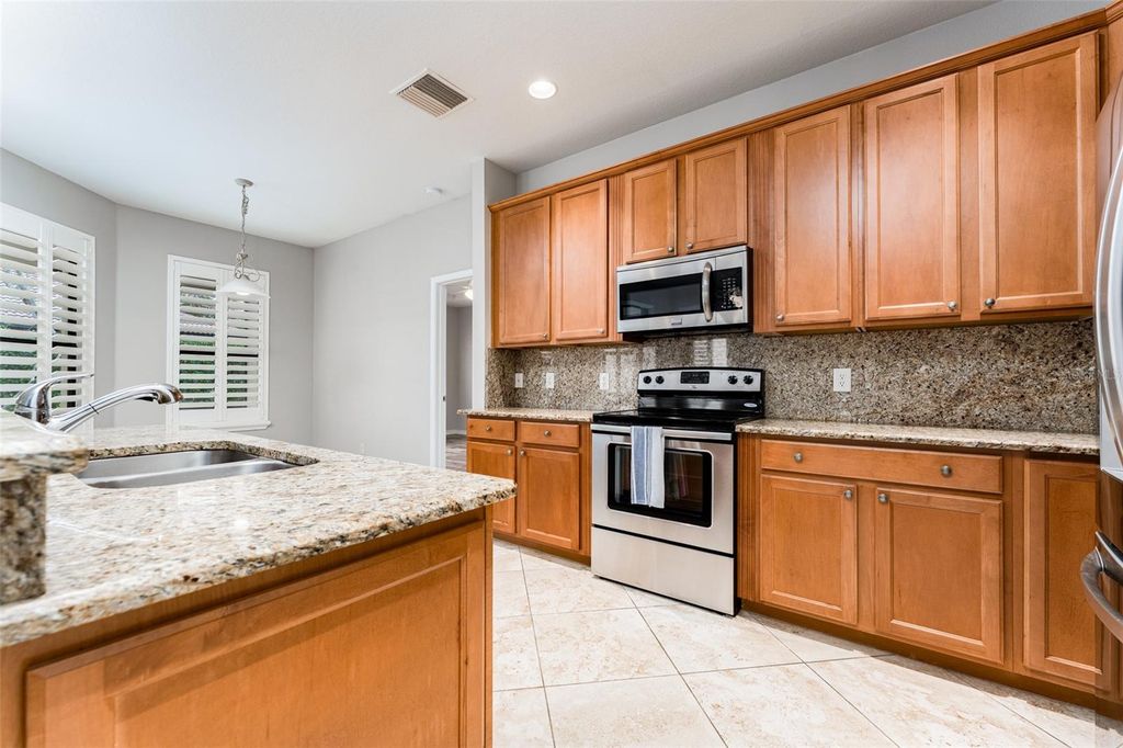 Image 13 of property listing at 304 SILVER FALLS DRIVE, Apollo Beach, FL 33572