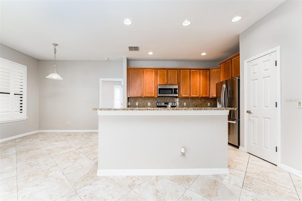 Image 16 of property listing at 304 SILVER FALLS DRIVE, Apollo Beach, FL 33572