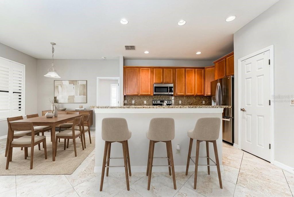 Image 17 of property listing at 304 SILVER FALLS DRIVE, Apollo Beach, FL 33572