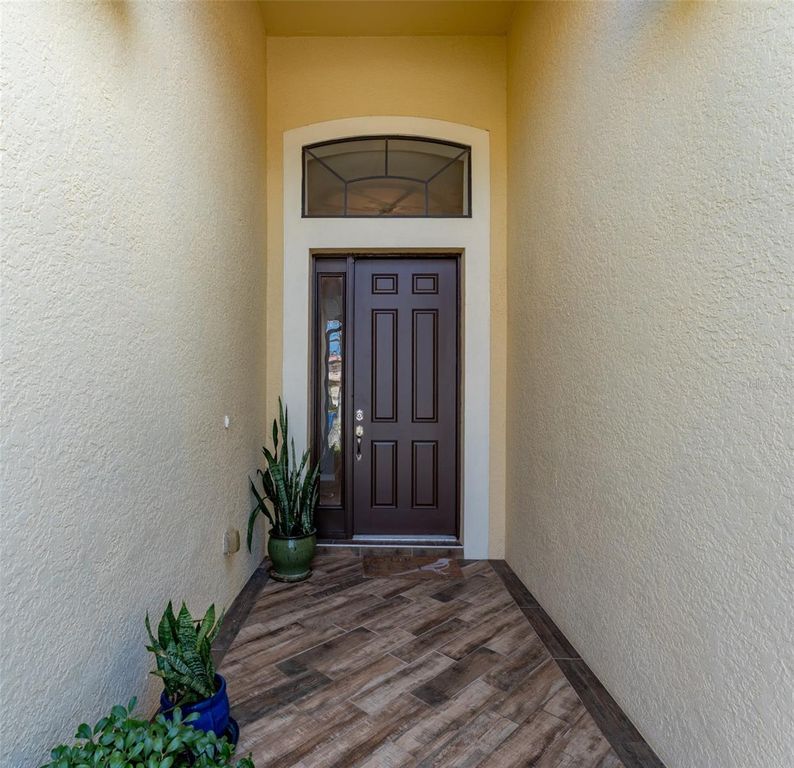 Image 3 of property listing at 304 SILVER FALLS DRIVE, Apollo Beach, FL 33572