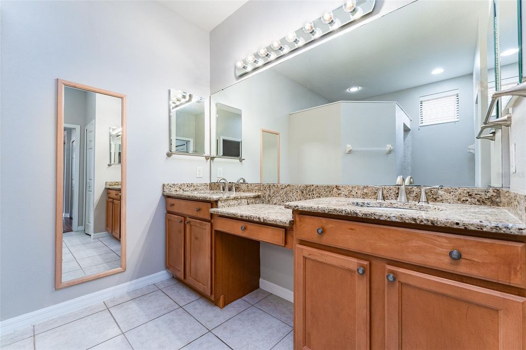 Image 26 of property listing at 304 SILVER FALLS DRIVE, Apollo Beach, FL 33572