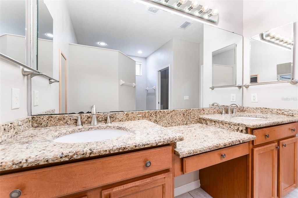 Image 27 of property listing at 304 SILVER FALLS DRIVE, Apollo Beach, FL 33572