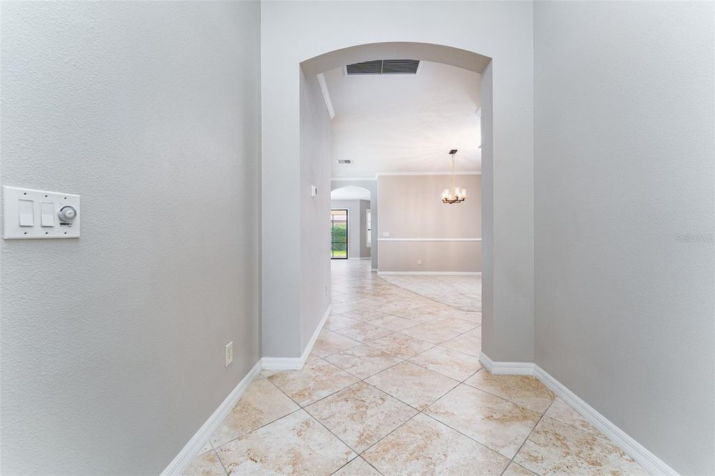 Image 4 of property listing at 304 SILVER FALLS DRIVE, Apollo Beach, FL 33572