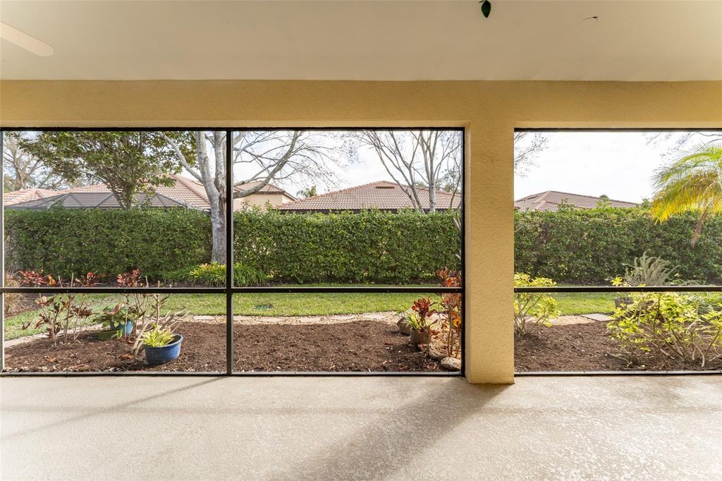 Image 38 of property listing at 304 SILVER FALLS DRIVE, Apollo Beach, FL 33572