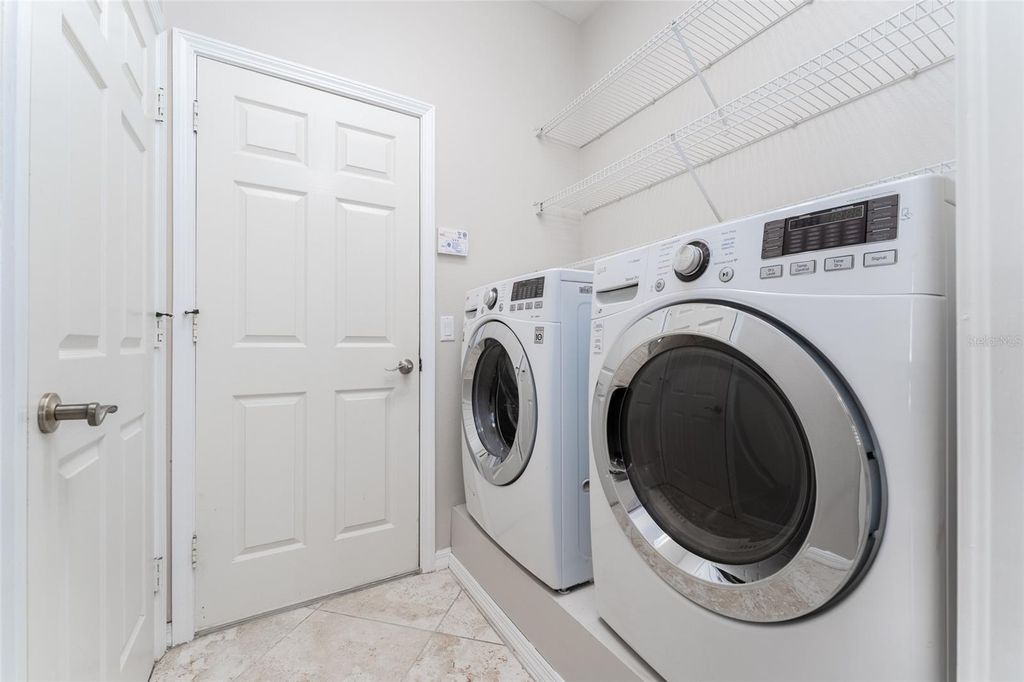 Image 42 of property listing at 304 SILVER FALLS DRIVE, Apollo Beach, FL 33572