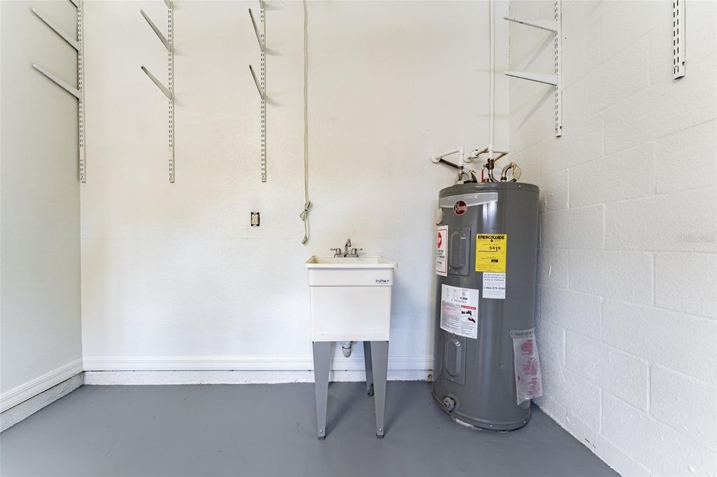 Image 44 of property listing at 304 SILVER FALLS DRIVE, Apollo Beach, FL 33572