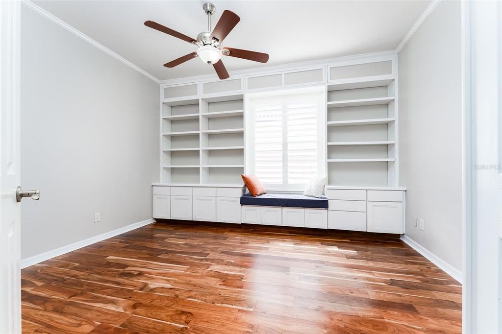 Image 6 of property listing at 304 SILVER FALLS DRIVE, Apollo Beach, FL 33572